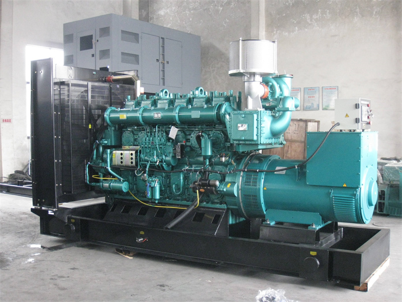 长丰镇200KW 柴油发电机的油耗是多少？