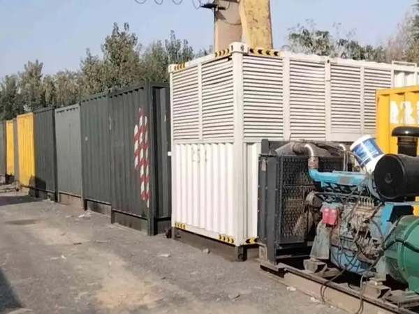 长丰镇200KW柴油发电机机组每小时油耗是多少？